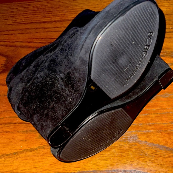 Black suede wedge booties NWOT - Picture 4 of 4
